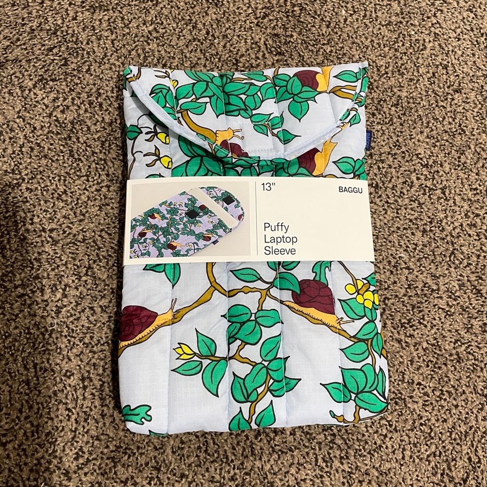 BAGGU 13” Puffy Laptop Case NWT